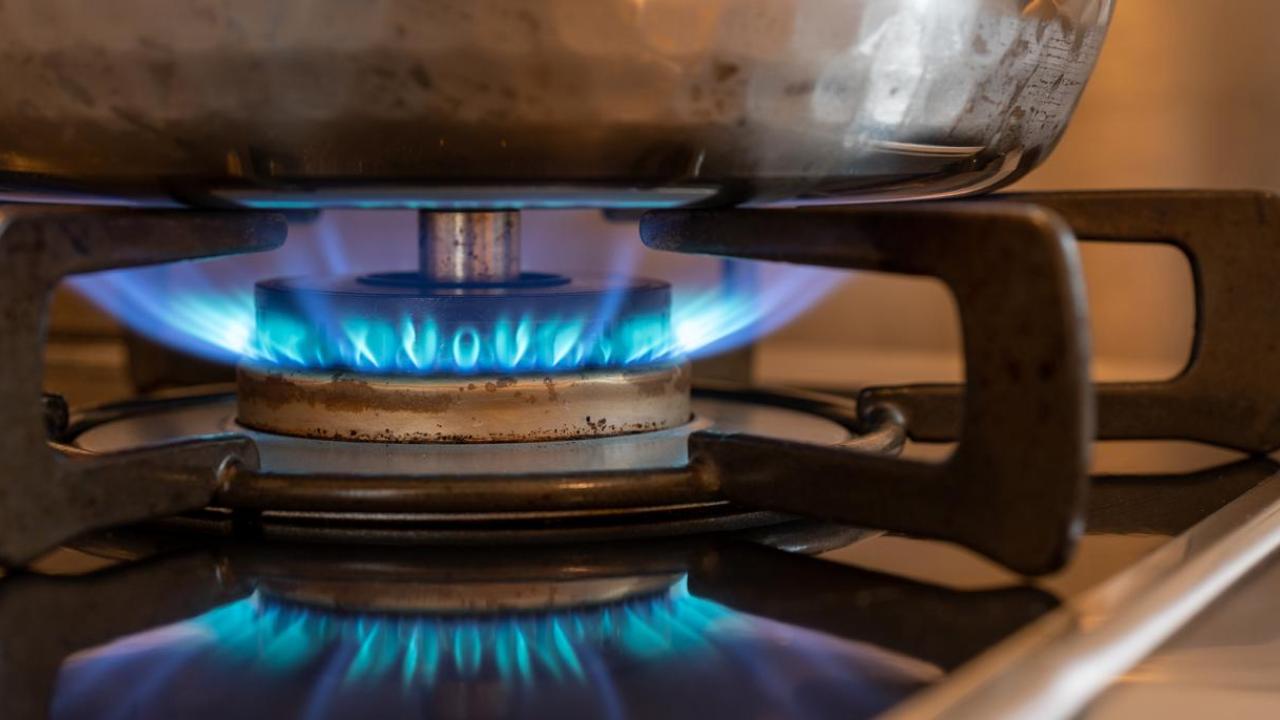 House and home store gas stoves