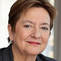 Helen de Pinho, MBBCH, MBA, FCCH Profile Headshot