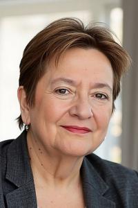 Helen de Pinho, MBBCH, MBA, FCCH Profile Headshot