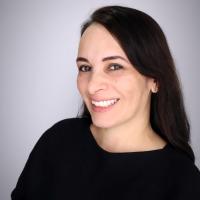 Alina Potts Profile Headshot