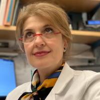 Vesna Ilievski headshot in lab